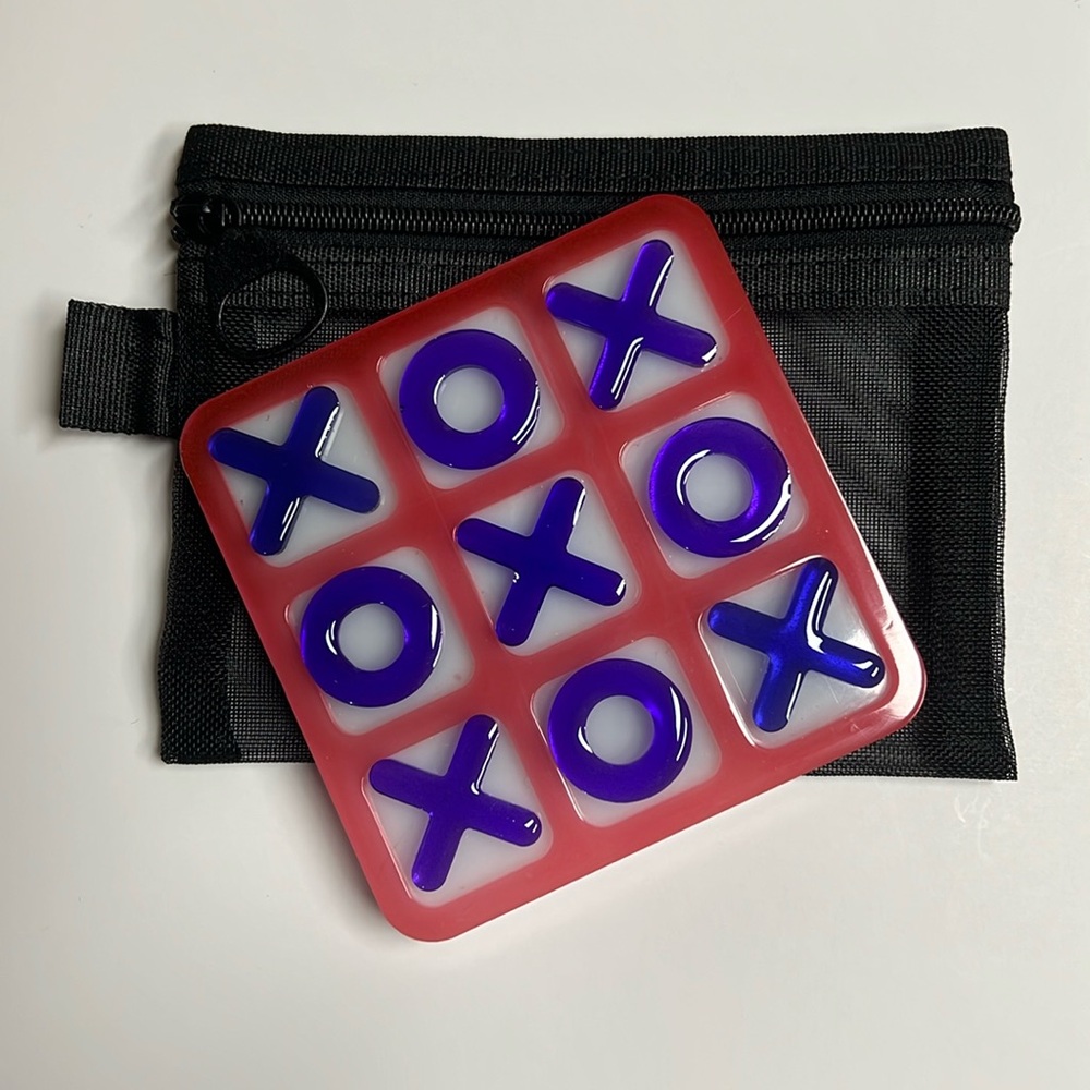 🌈 2 x $15 🆕 
Hand Crafted Black and Green Tic Tac Toe Puzzle